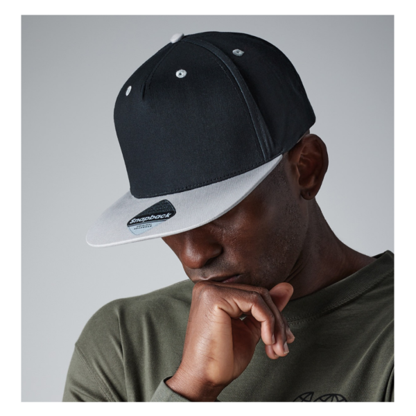 5-panel contrast snapback B610C